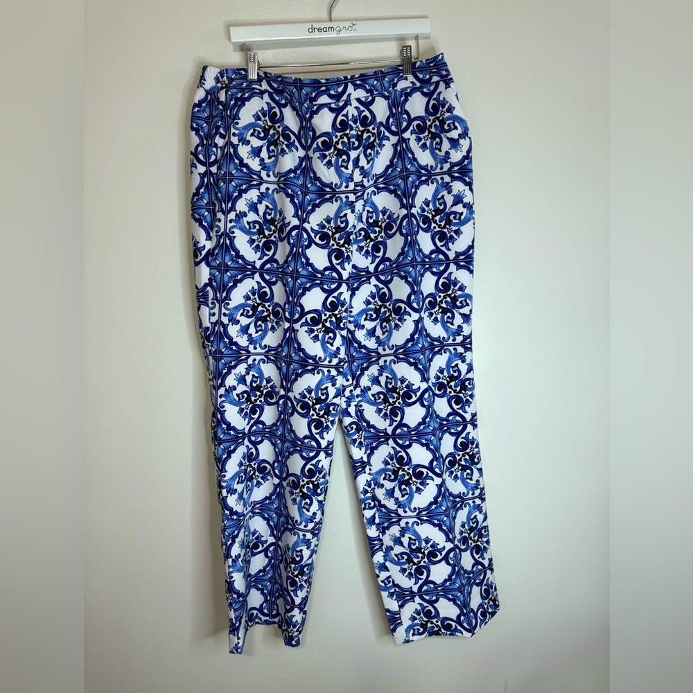 Liz Claiborne NWT Blue & White Tile Print Straight mid rise  Pants in size XL